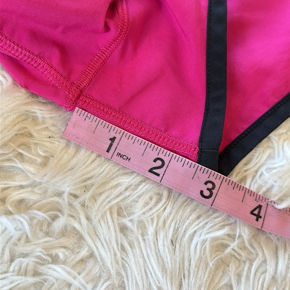 Lululemon Speed Short 2.5” inseam pink maroon size 10 - Picture 11 of 12